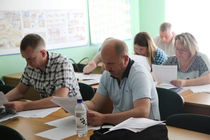 Первый в конкурсе профессионального мастерства среди инженеров (специалистов) по охране труда предприятий холдинга – работник Гродненского КСМ.